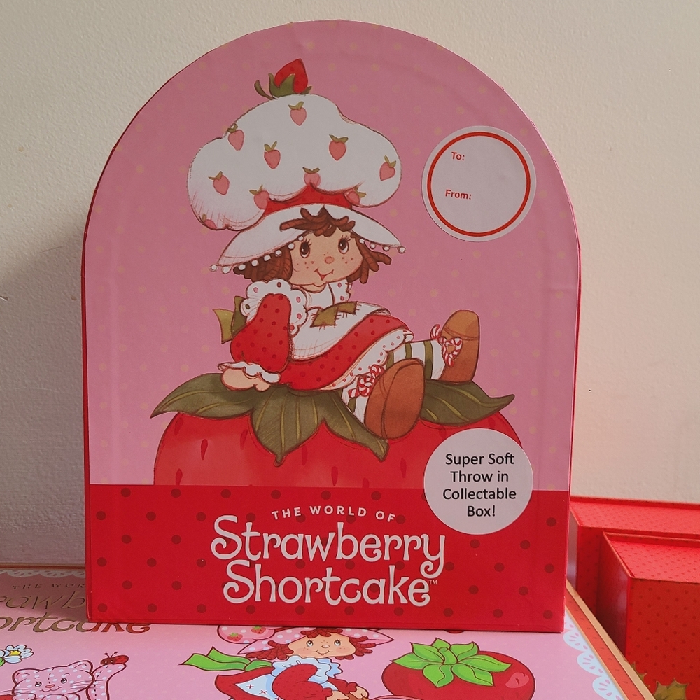 Strawberry Shortcake Blanket Collectors Box Edition 🍓